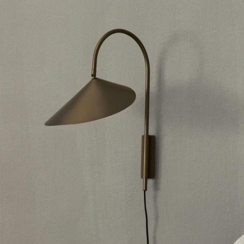 ferm LIVING Arum Svängbar vägglampa, brons, 47 cm, stickpropp