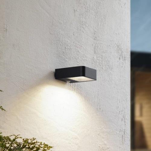 Lucande LED solcellsdriven utomhusvägglampa Dava, höjd 5 cm, sensor