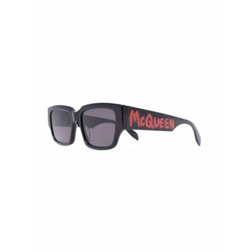 Alexander McQueen Svarta solglasögon med stiligt design Black, Herr