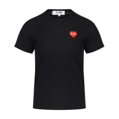 Comme des Garçons Play Svart T-shirt med rött hjärta patch för kvinnor...