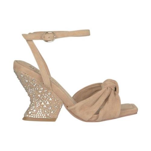 Alma EN Pena Rhinestone Curved Heel Sandal Beige, Dam