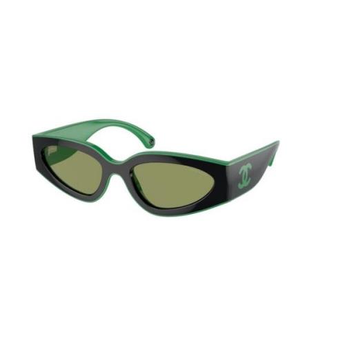Chanel Stiliga svarta solglasögon med gröna linser Black, Dam