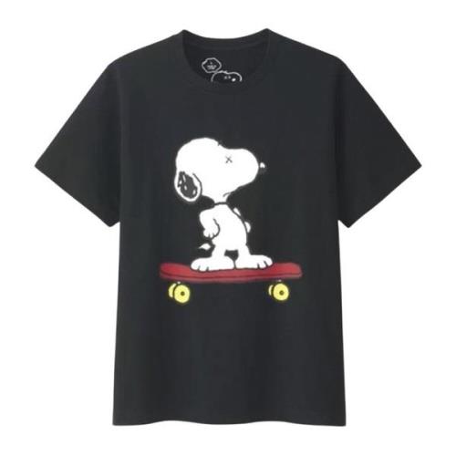 Kaws Begränsad upplaga Snoopy Skateboarding Tee Black, Herr