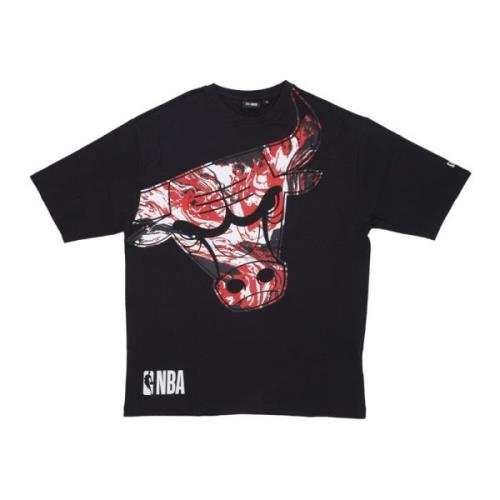 New Era Chicago Bulls NBA All Over Print Tee Black, Herr