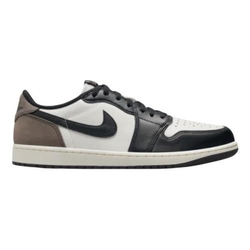 Nike Begränsad upplaga Retro Low OG Mocha Brown, Dam