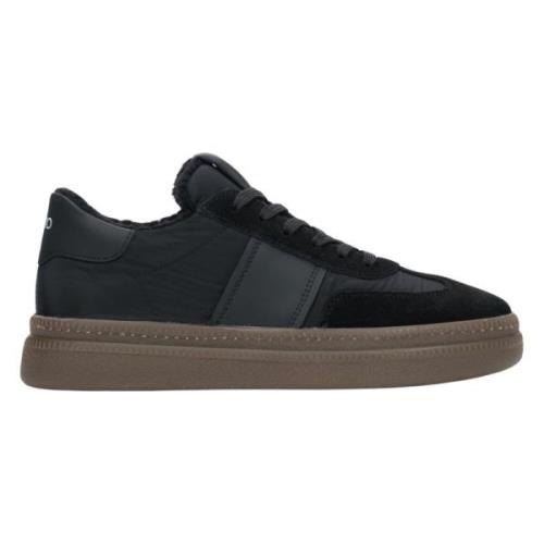 Estro Svarta Vinter Låga Sneakers för Kvinnor med Pälsfoder Black, Dam