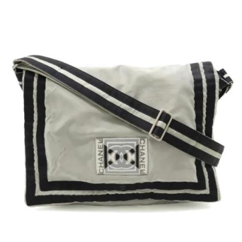 Chanel Vintage Pre-owned Canvas crossbodyvskor White, Dam