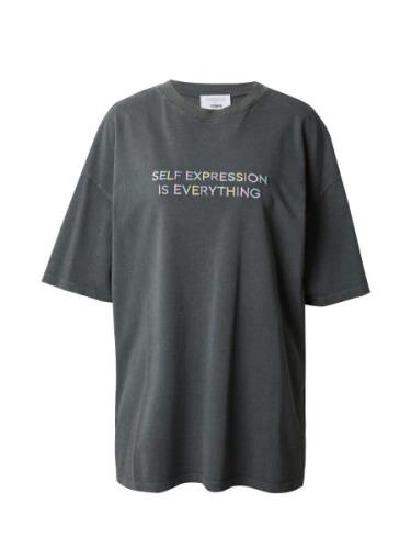 Oversize t-shirt 'Contentment'