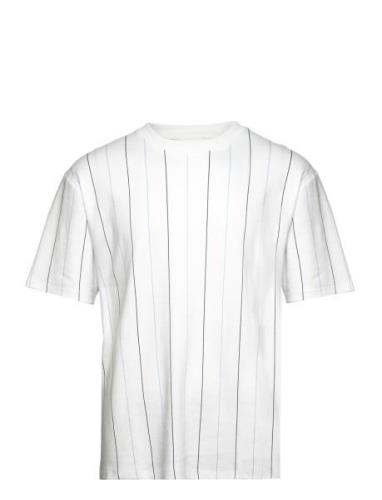 Aop Over D Logo Tee S/S White Lindbergh