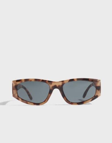 Nelly - Svart - Effortless Sunnies