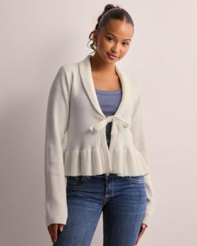 Nelly - Vit - Flounce Tie Knit Cardigan