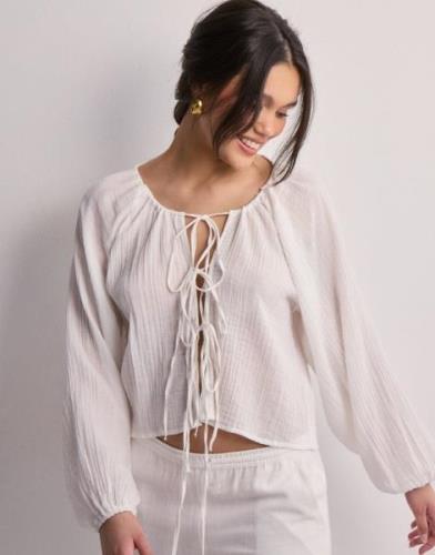 Nelly - Vit - Volume Tied Blouse