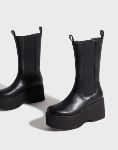 Nelly - Svart - Rebellious Chelsea Boot