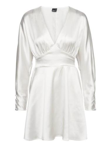 Longsleeve V-Neck Satin Dress Kort Klänning White Gina Tricot