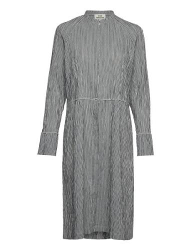 Crinckle Pop Dupina Dress Knälång Klänning Grey Mads Nørgaard