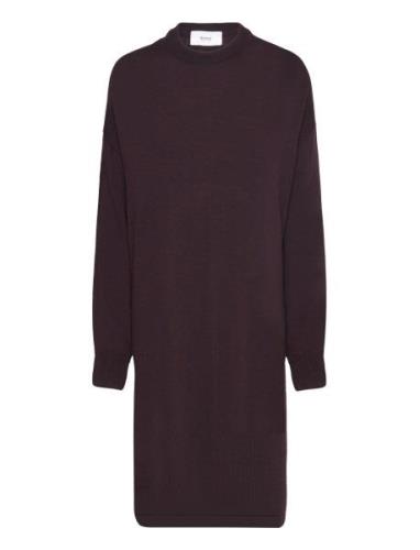 Saga Dress Knälång Klänning Burgundy Makia